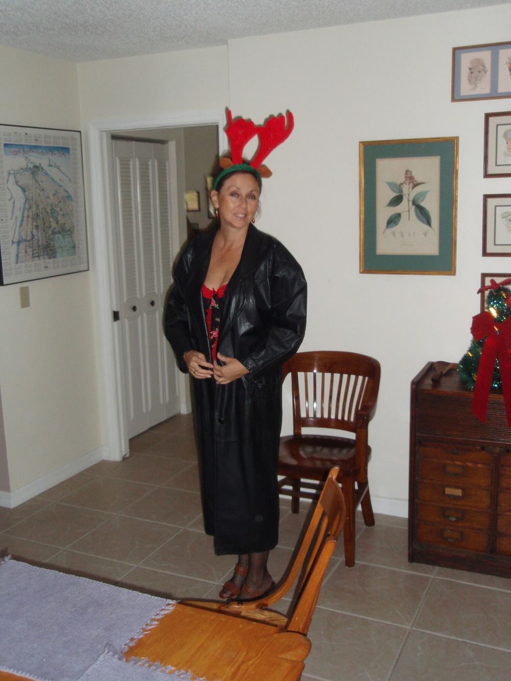 Christmas Raindeer Fuck with Sexy MILF Candi Annie