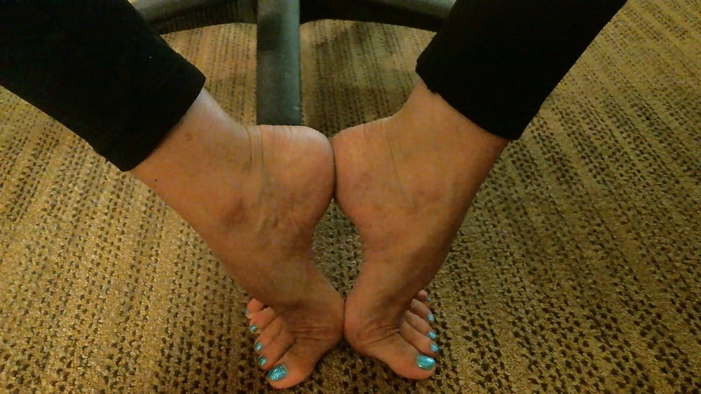 Closeups of goddesses feet #7