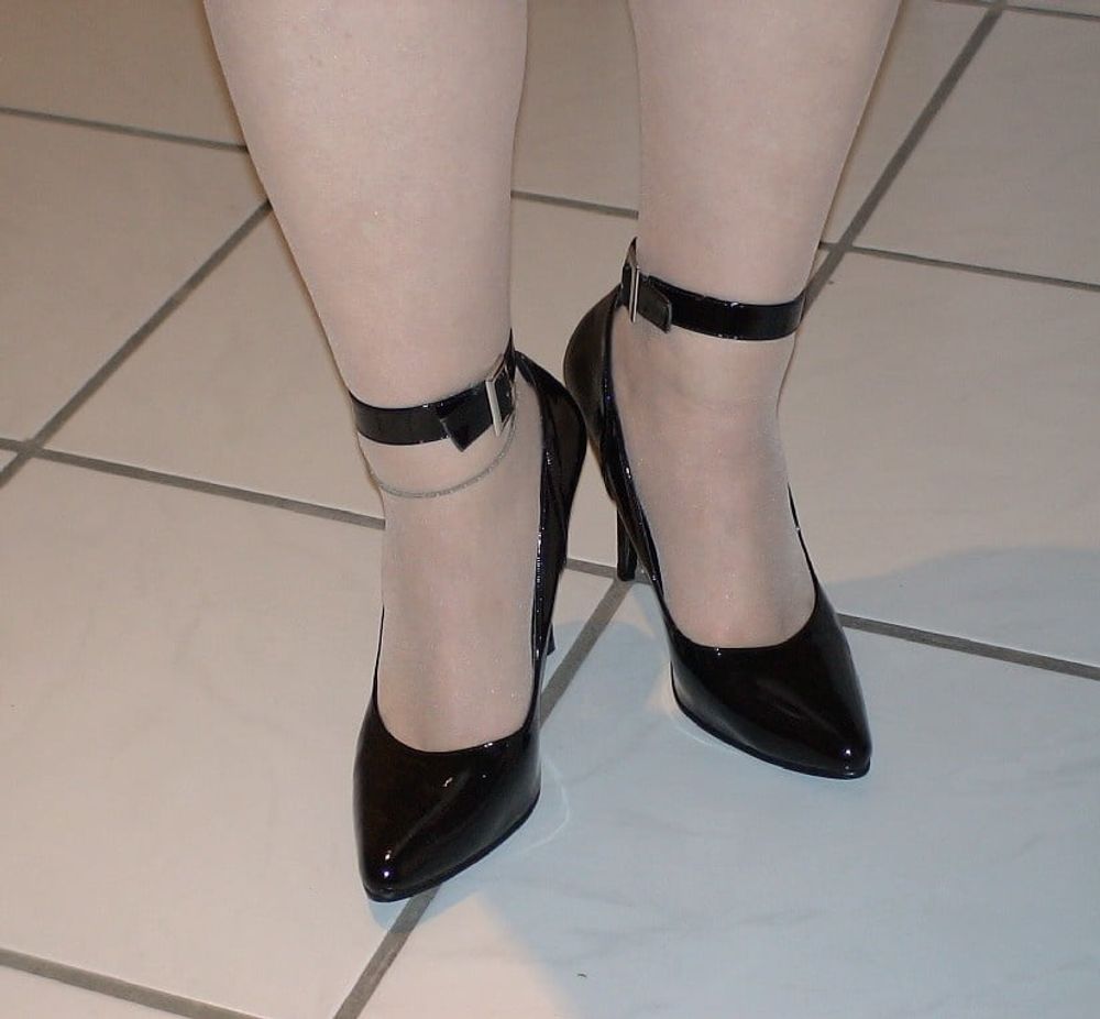 Pantyhose and balck Stilettos #6