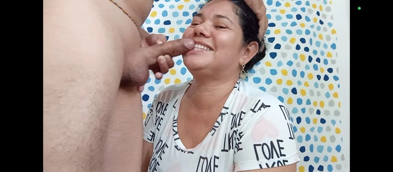 Hermosa gordita mamando rico