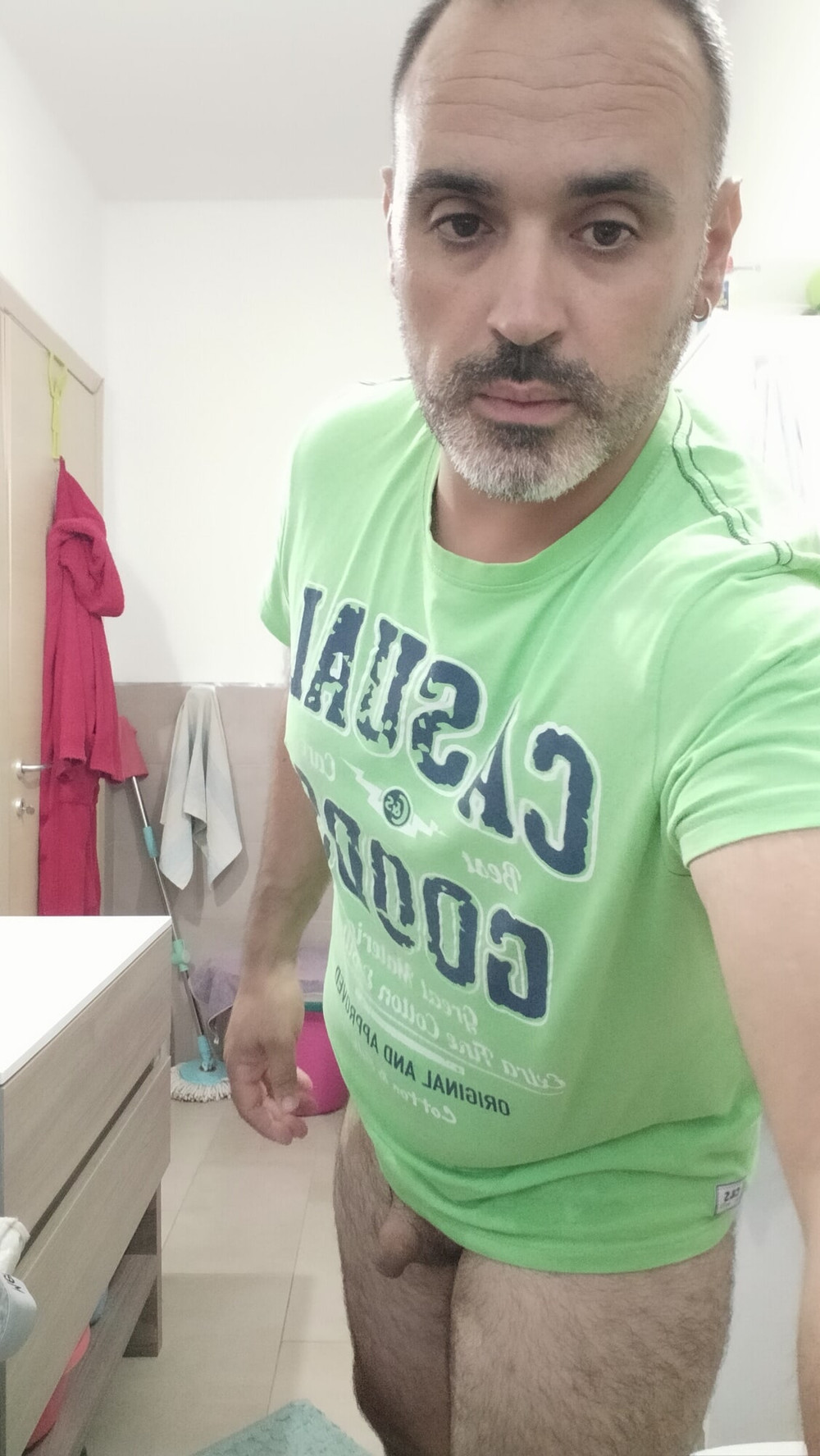 Ragazzo mostra il suo pisellino minuscolo  #29