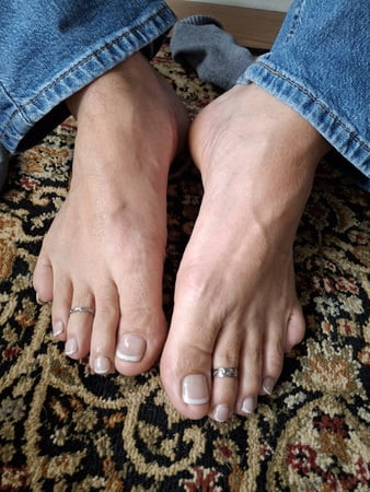 My well kept pedicured feet and toes waiting for you hot loa