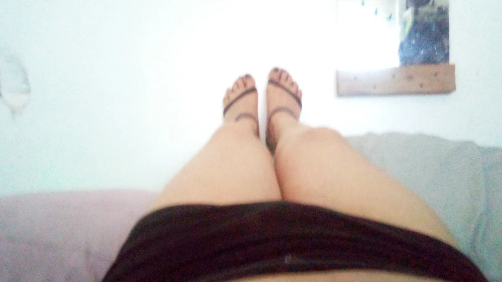 Overhanging toes, ankle straps, toe spreading. 