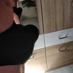 Making a thick pad for my wet cock for today.
