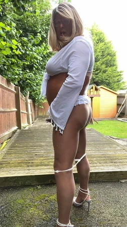 amateur crossdresser kellycd     in white outfit and heels         