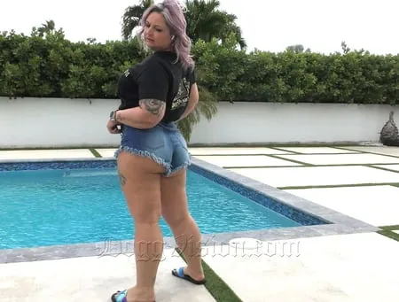 gilf pawg pool twerk         