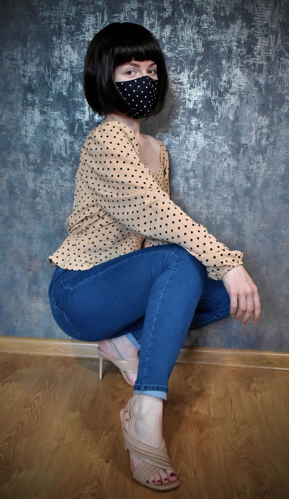 Juicy Lulu in sexy jeans and high heels teases  #9