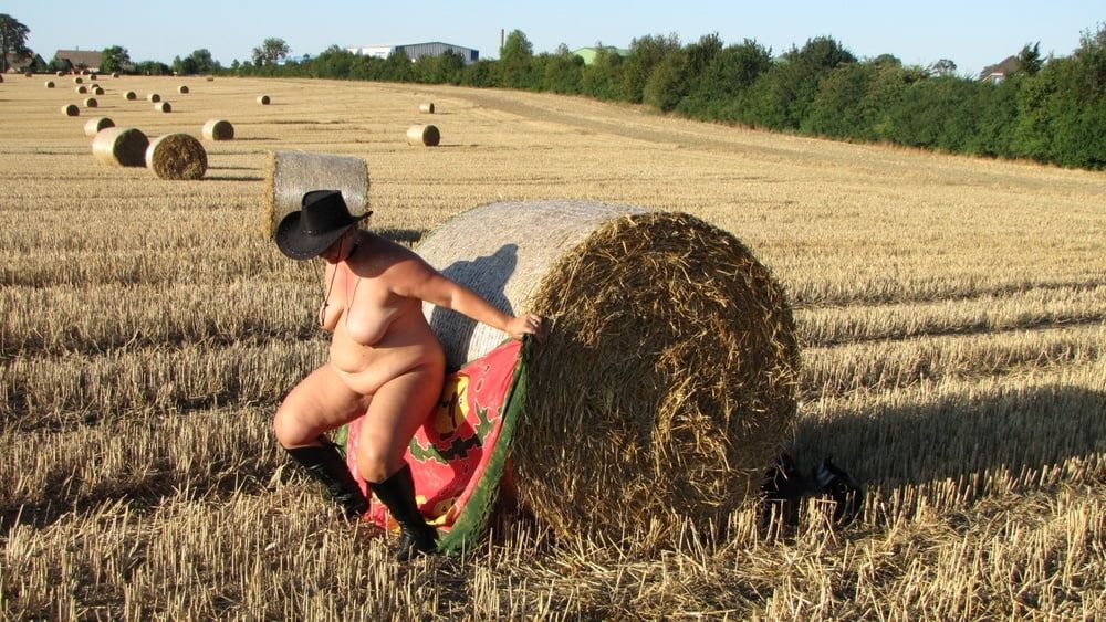 Anna naked on straw bales ... #9