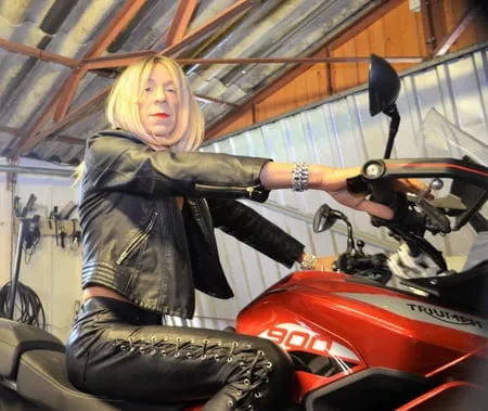     alesssia travestita on triumph tiger         