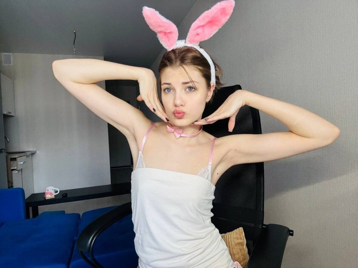 Free Lia Photos
