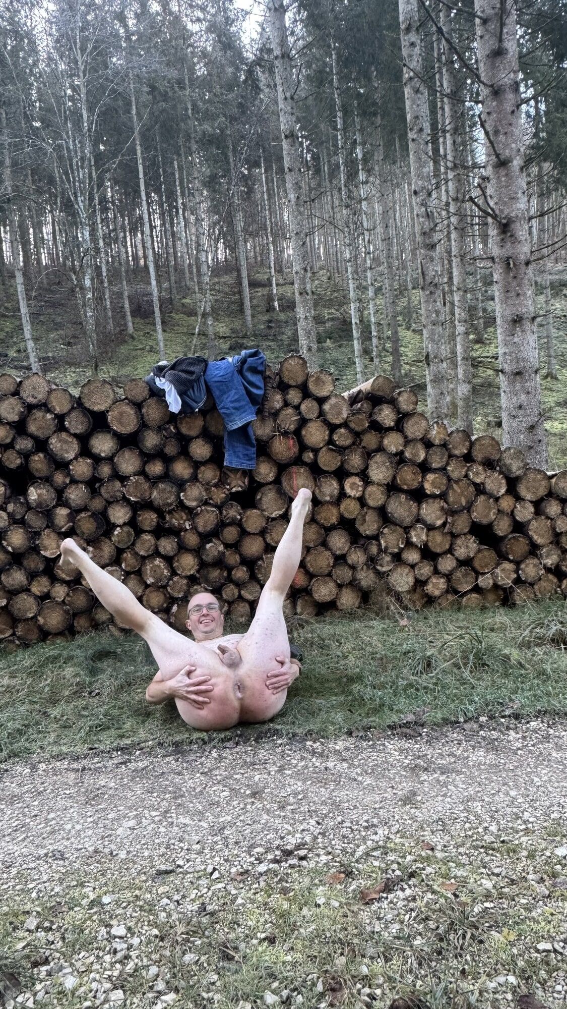 A bicha estúpida, Christoph estava nu na floresta