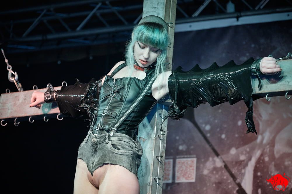  Show Cruxified Skinheadgirl au Fetish Festival VIII  #44