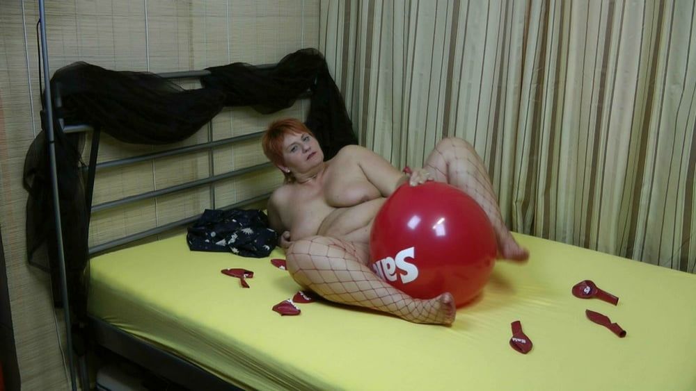 Naked balloon games #41