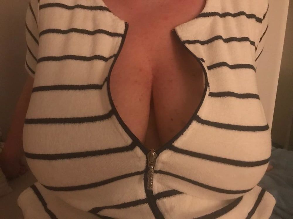 Wifes natural heavy big titts in shirt  #5