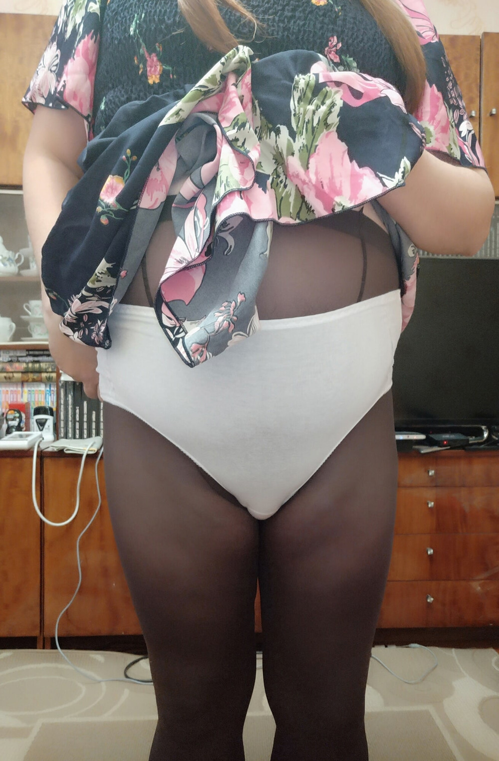 Sissy Aleksa wears a dress with flowers #60