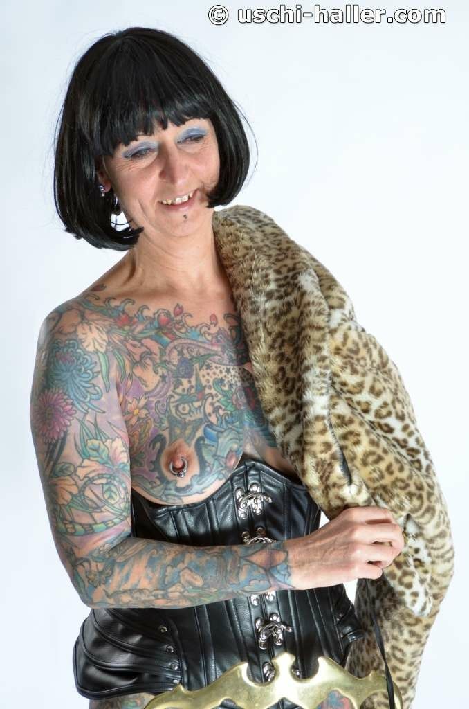Photo shoot with full body tattooed MILF Cleo #26