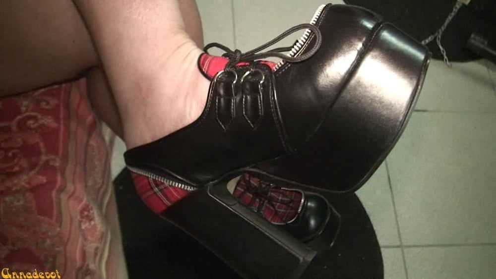 Masturbating With PUMPS GOTHIC