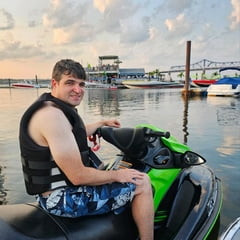 ジェットスキーで楽しんで