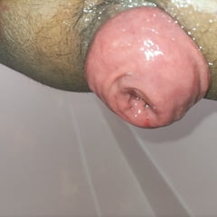 Sissy ass bulge dikha rahi hai