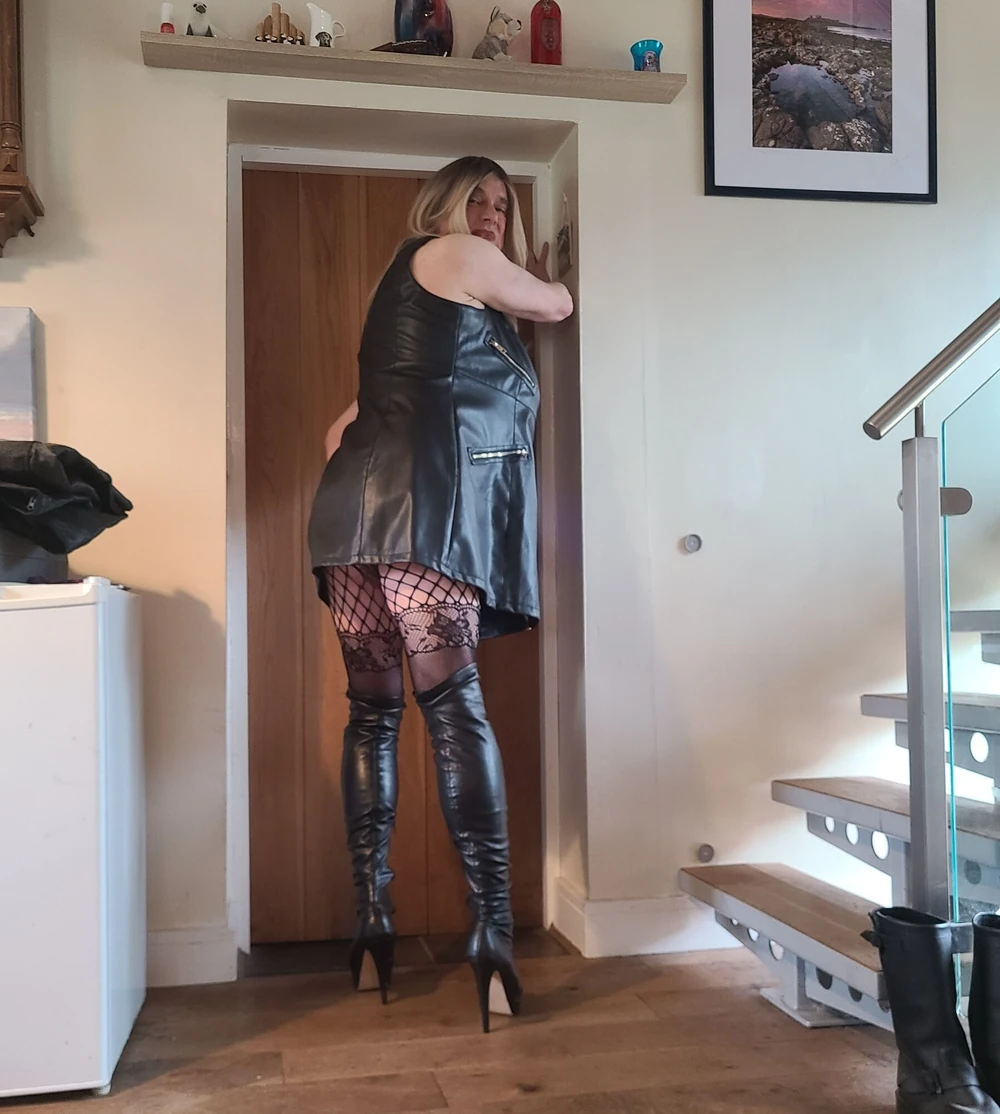 Sissy slut in leather #4