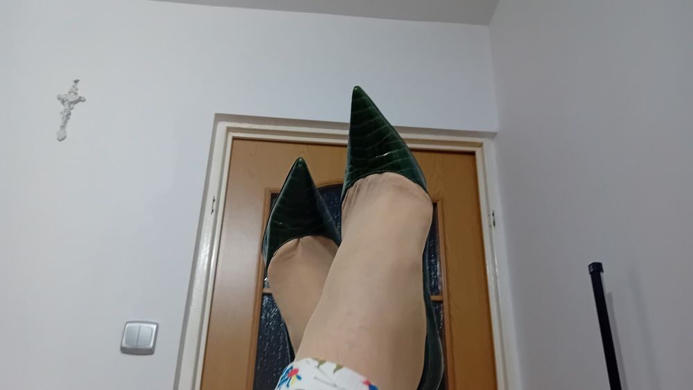 Crossdresser In Sexy Green Casadei Pointed Toe High Heels #18