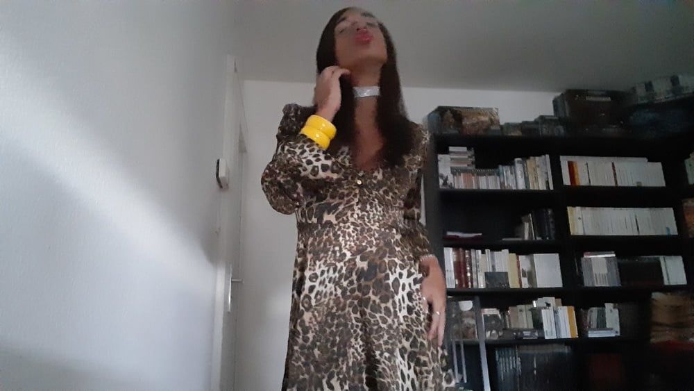 Sissy Tygra in leopard dress on 2019 octobre. #38