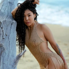 What could be better than a nude photo shoot on the beach?