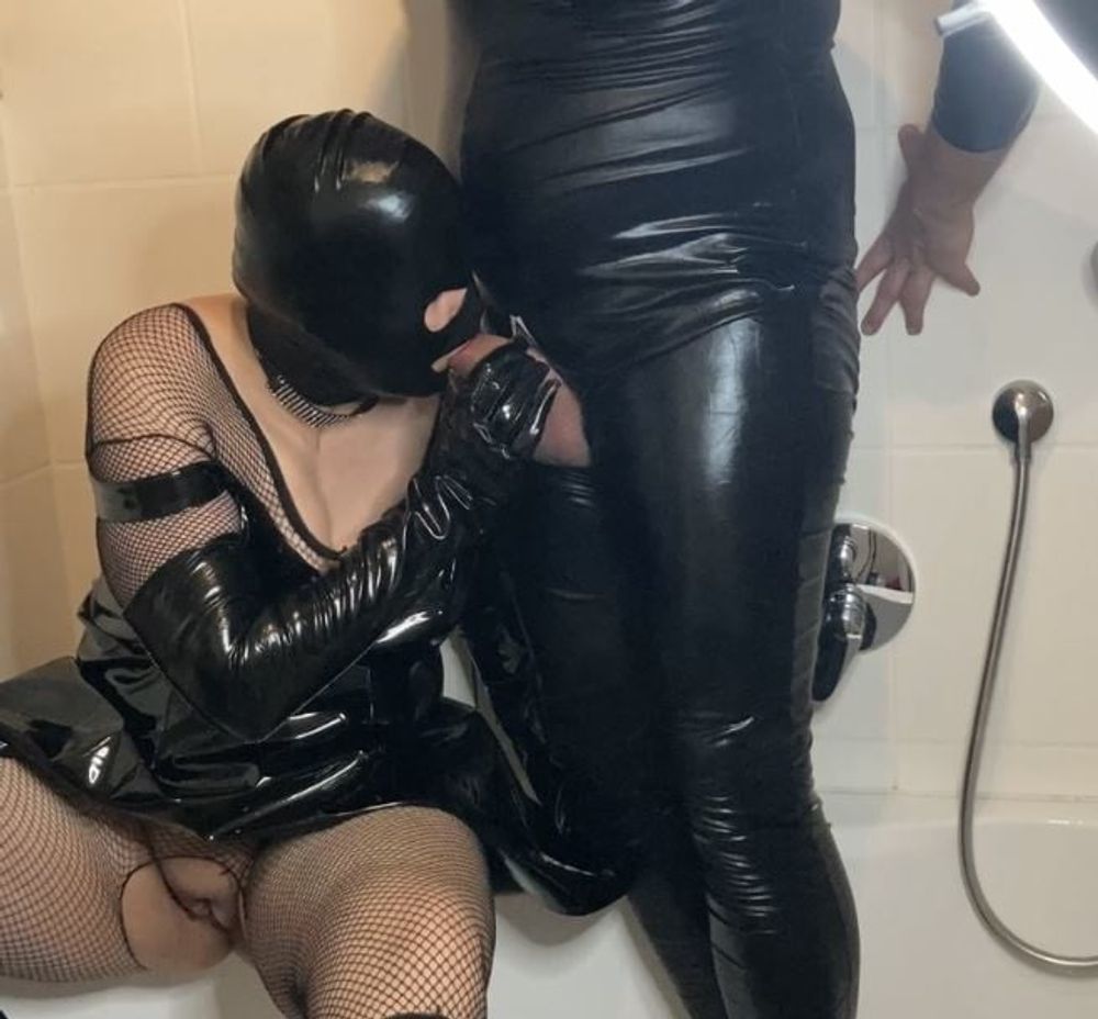 Fetish Pissing in Bathtub #22