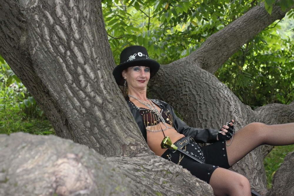 Clockpunk under the tree 2 #42