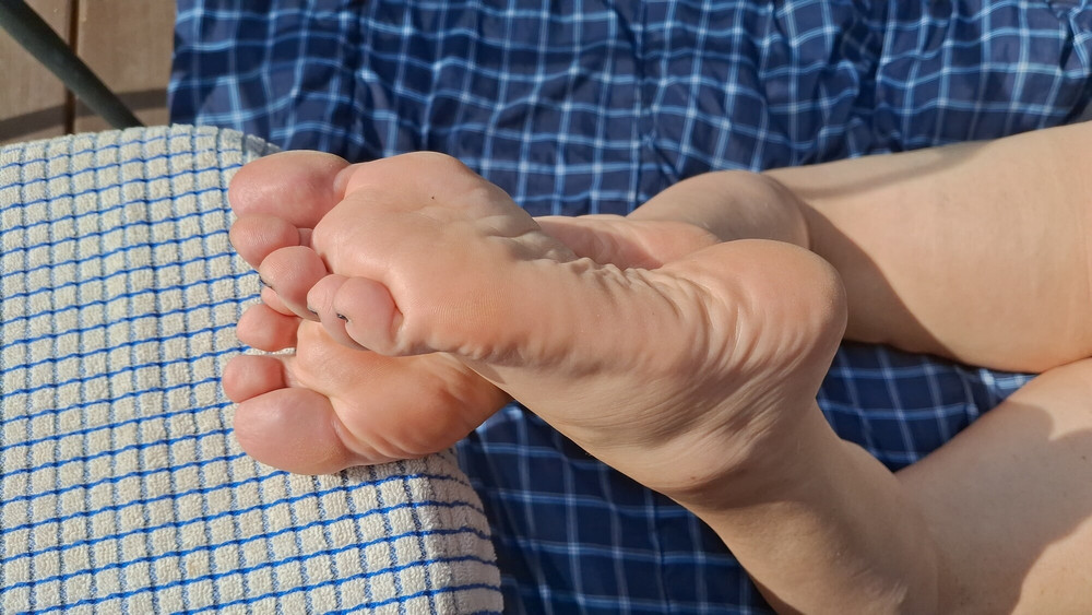 Cute feet in the sun #1 #5