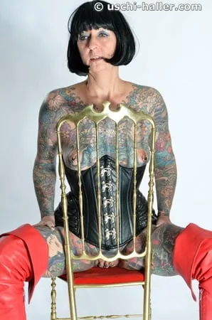 photo shoot with full body tattooed milf cleo           