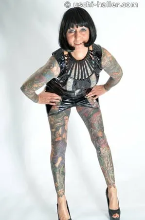 photo shoot with full body tattooed milf cleo           