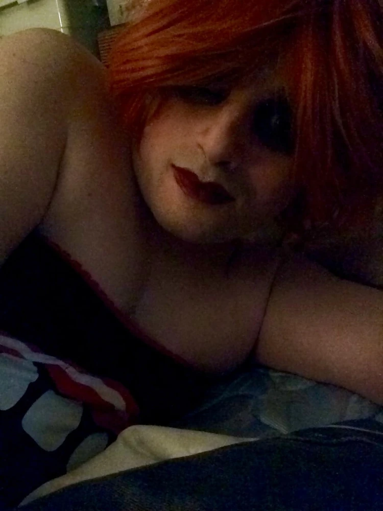 Red and sassy (goth tranny) #2