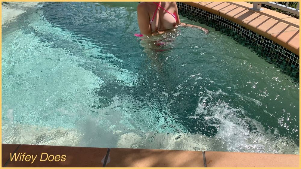 Wifey flashes her tits in the hotel pool #6