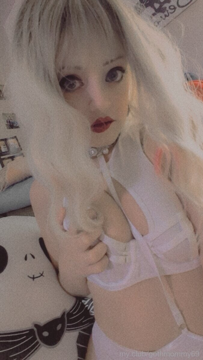 Goth Mommy Dee  Free Photos #27