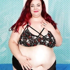 Redheaded fatty Miss Ladycakes gets naked