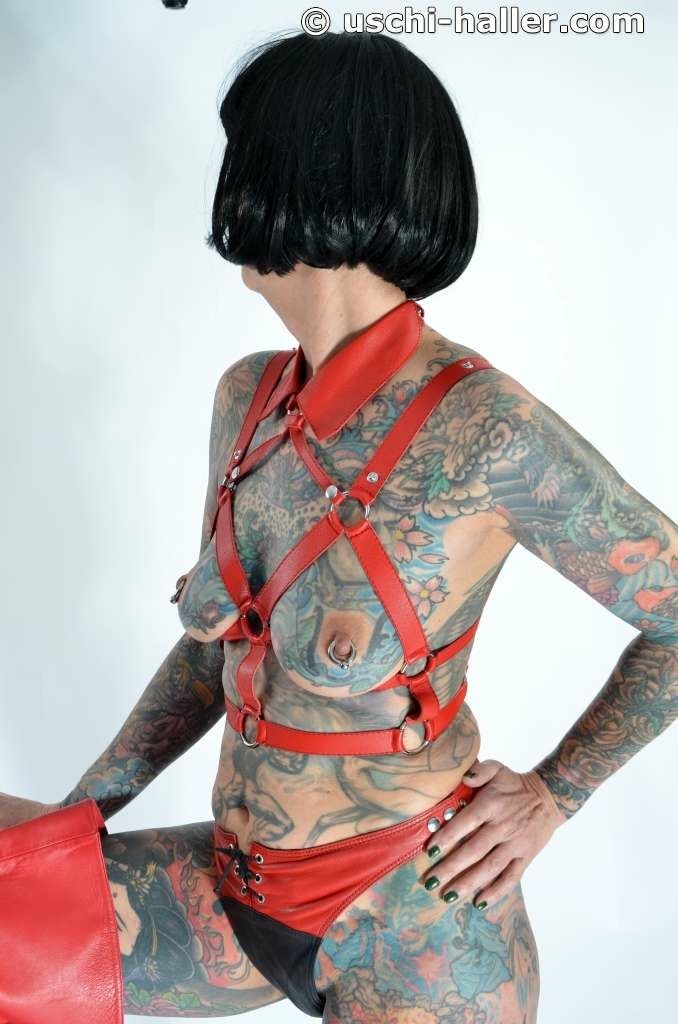 Photo shoot with full body tattooed MILF Cleo #19