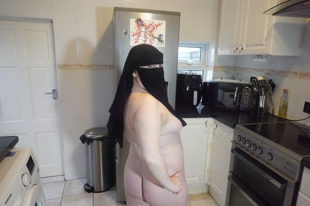 Posing fully nude in Niqab #12