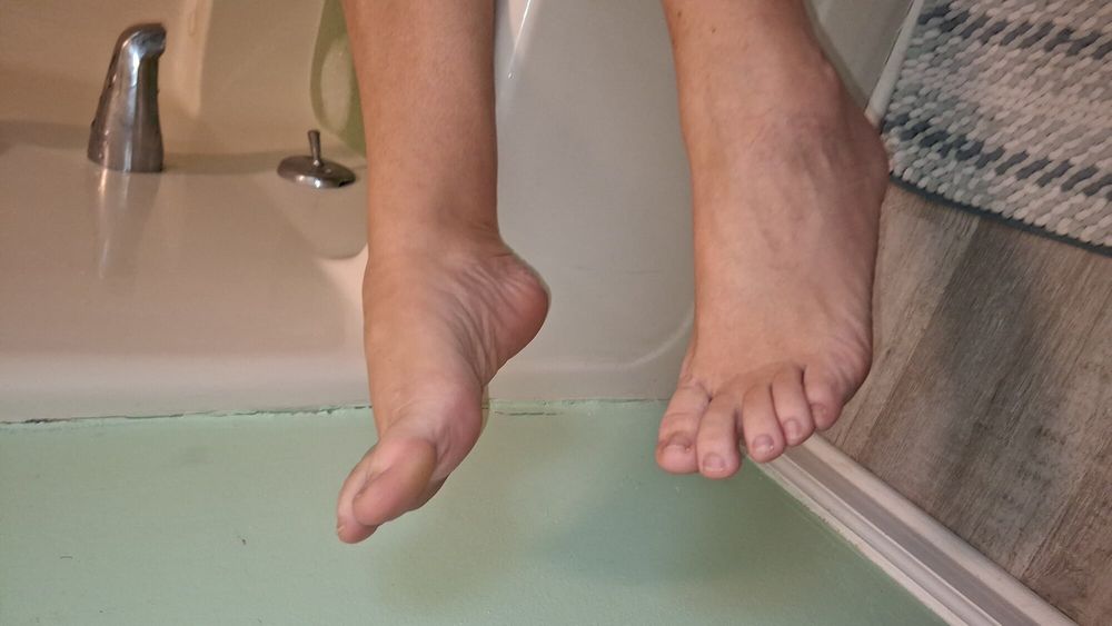 Bath tub feet show #19