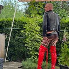 Rote Lackoverknees