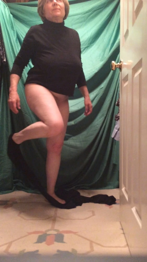 Busty mature hottie strips for you  #10