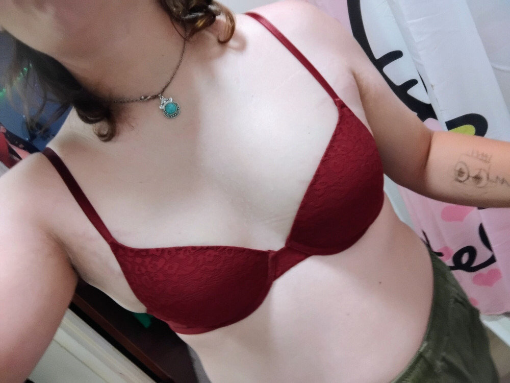 Blood red bra    sexy body to  #13