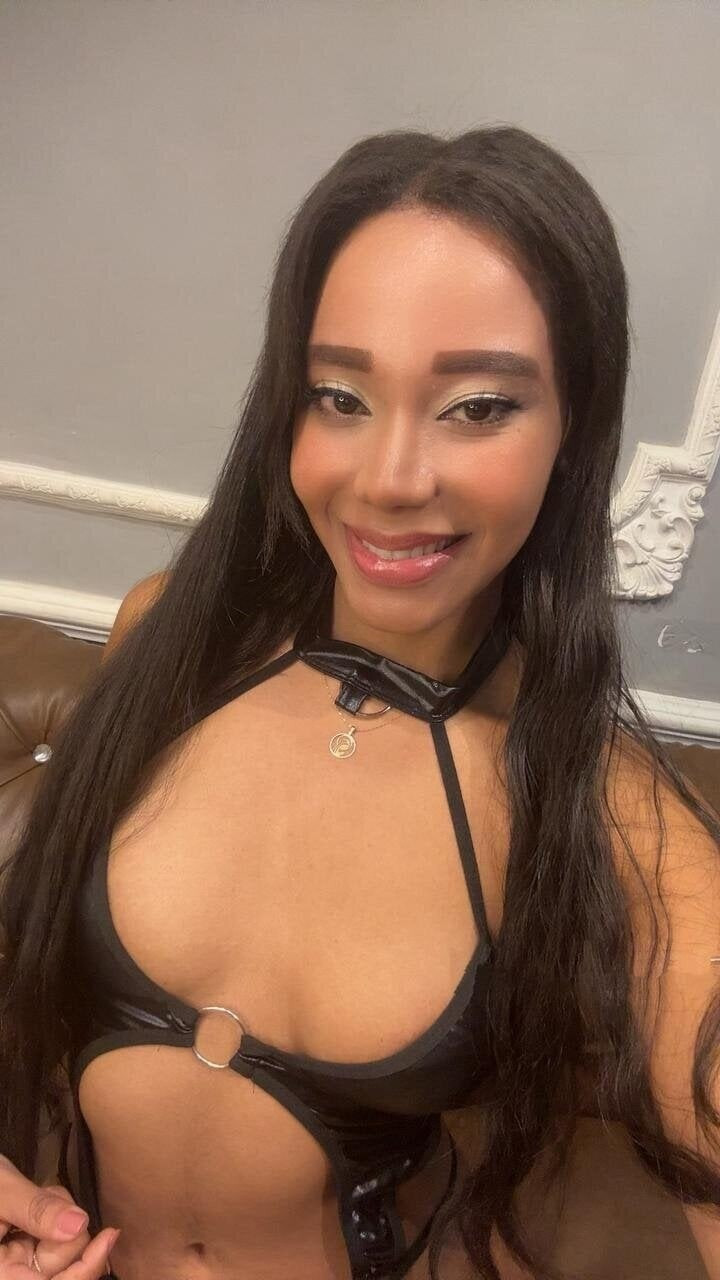 Vivi Moon Free Photos #6