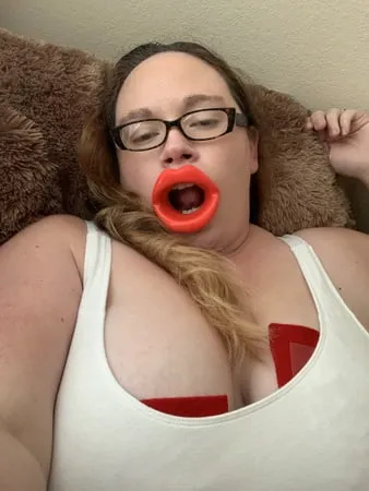 big fake lips sucking cock         