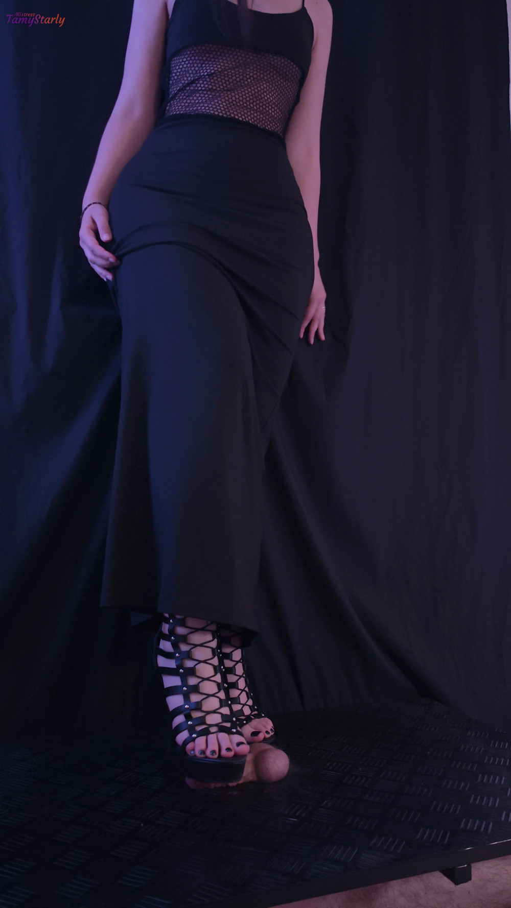 Mistress from Athens Ballbusting in Gladiator High Heels