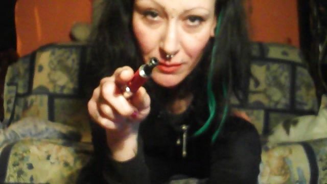 Miss Wagon - SMOKING FETISH #2
