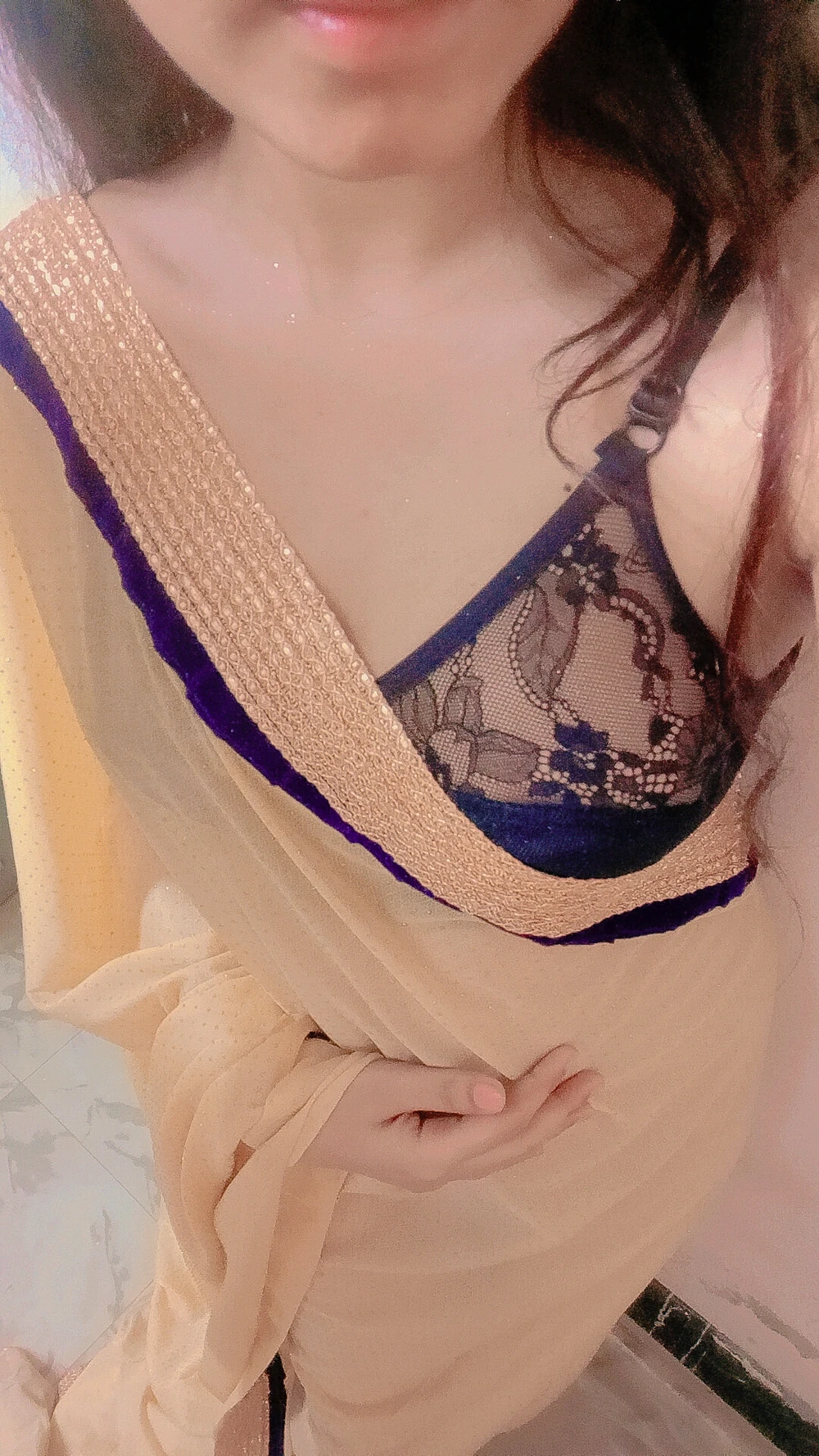 Stunning Saree Beauty – Desi Queen in Spotlight #4