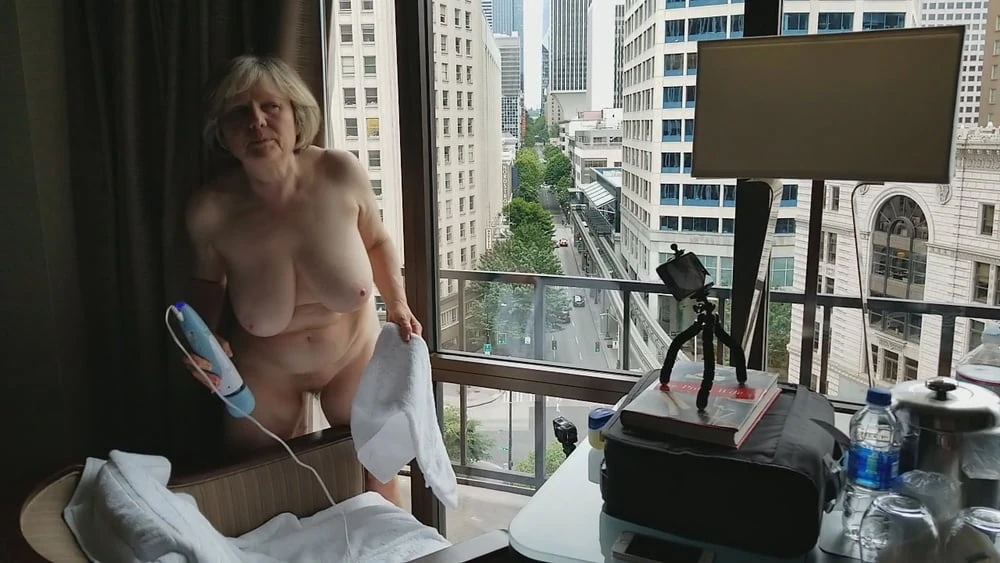 Mature masturbating window exhibitionist #6