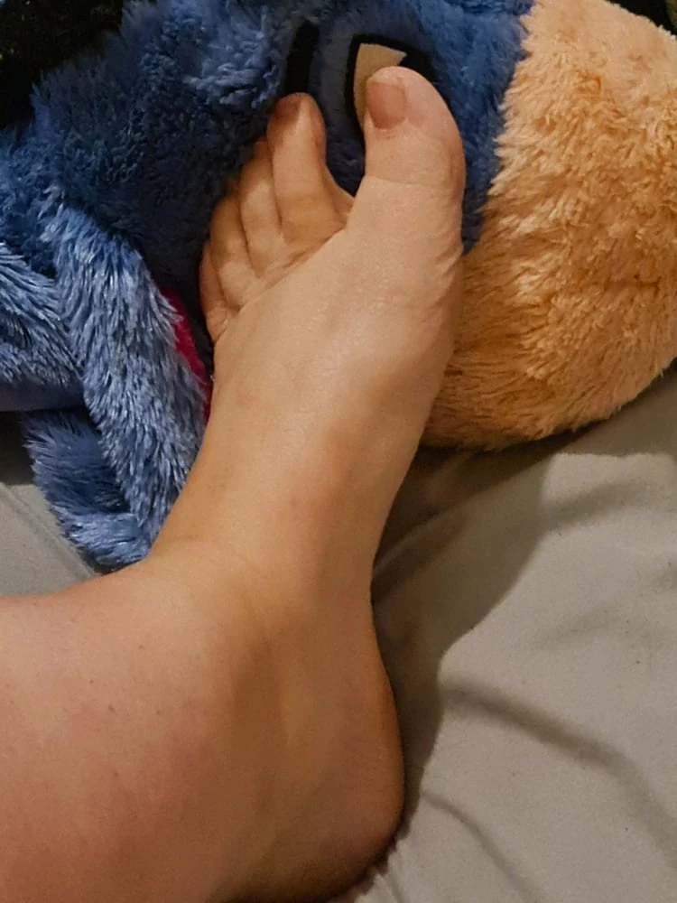 Valérie and her foot #16