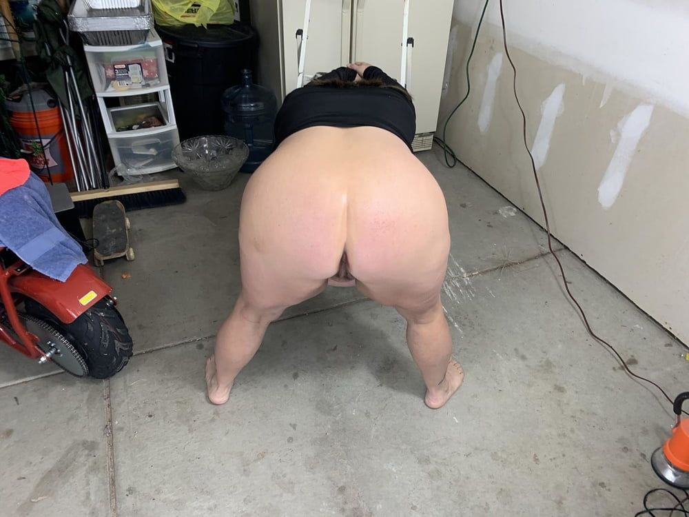 Sexy BBW Dat Ass in a Garage #35